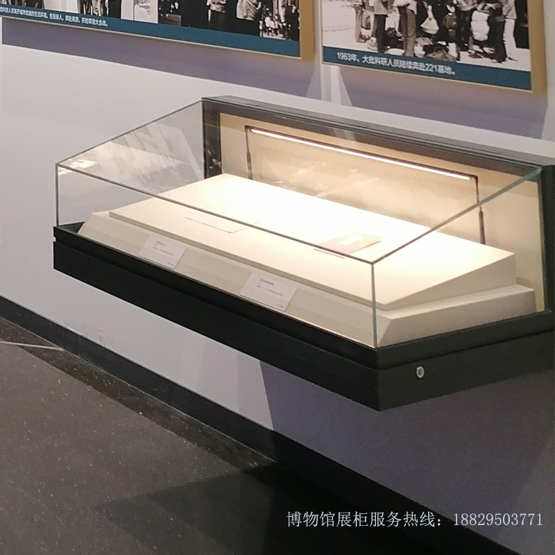 深圳市博物馆展柜安装在墙壁上的博物馆展柜-悬挂展柜实创-X011